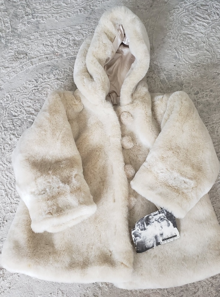 NWT 🛍 Cachcach Faux Fur Coat